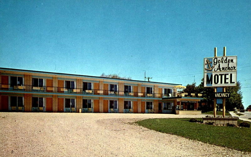 Golden Anchor Motel (Budget Host Inn) - Vintage Postcard